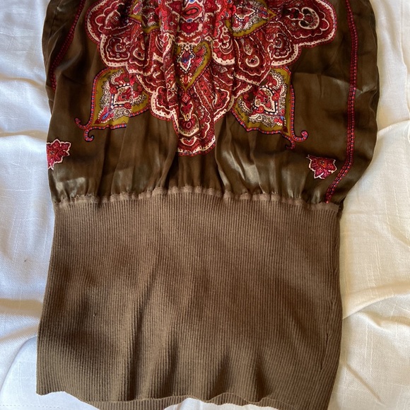 Bebe Olive & Pink Paisley Banded Bottom Blouson Sleeveless Tunic Top - Picture 3 of 7